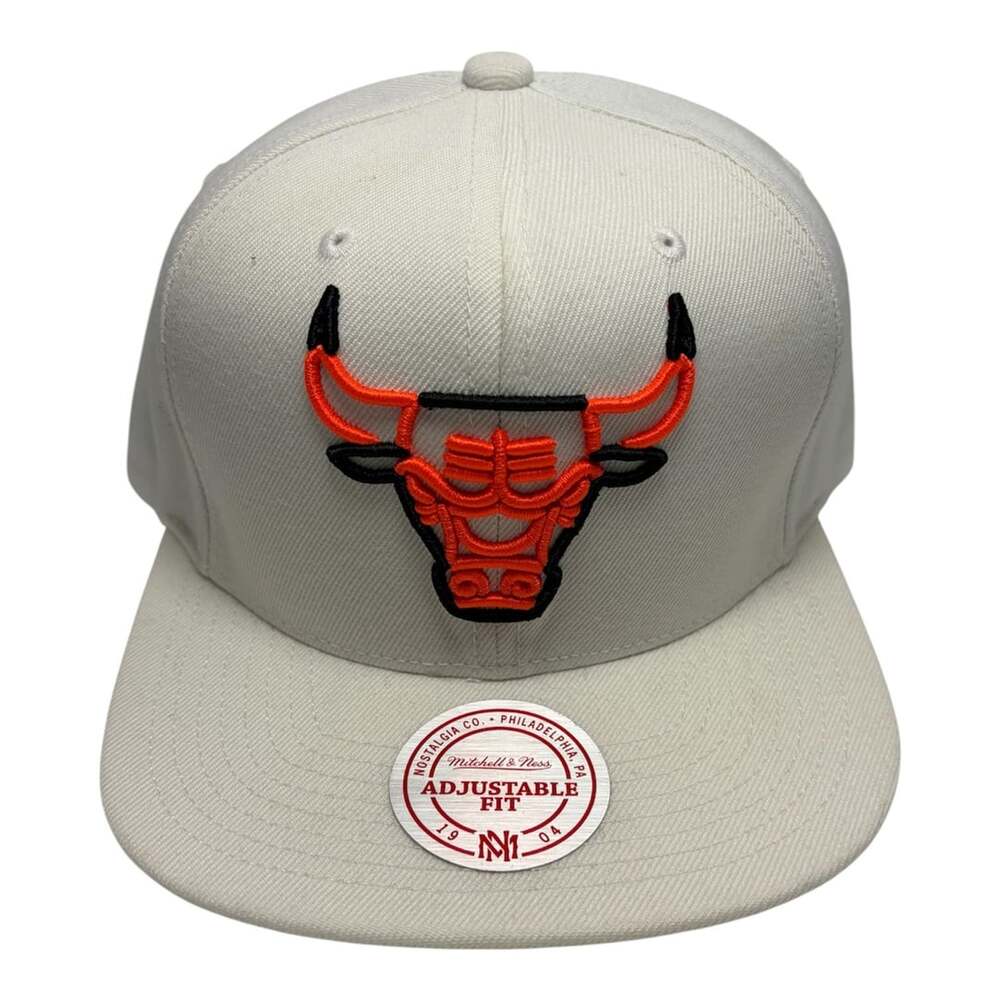 Mitchell & Ness Chicago Bulls Snapback Hat Off-White Adjustable